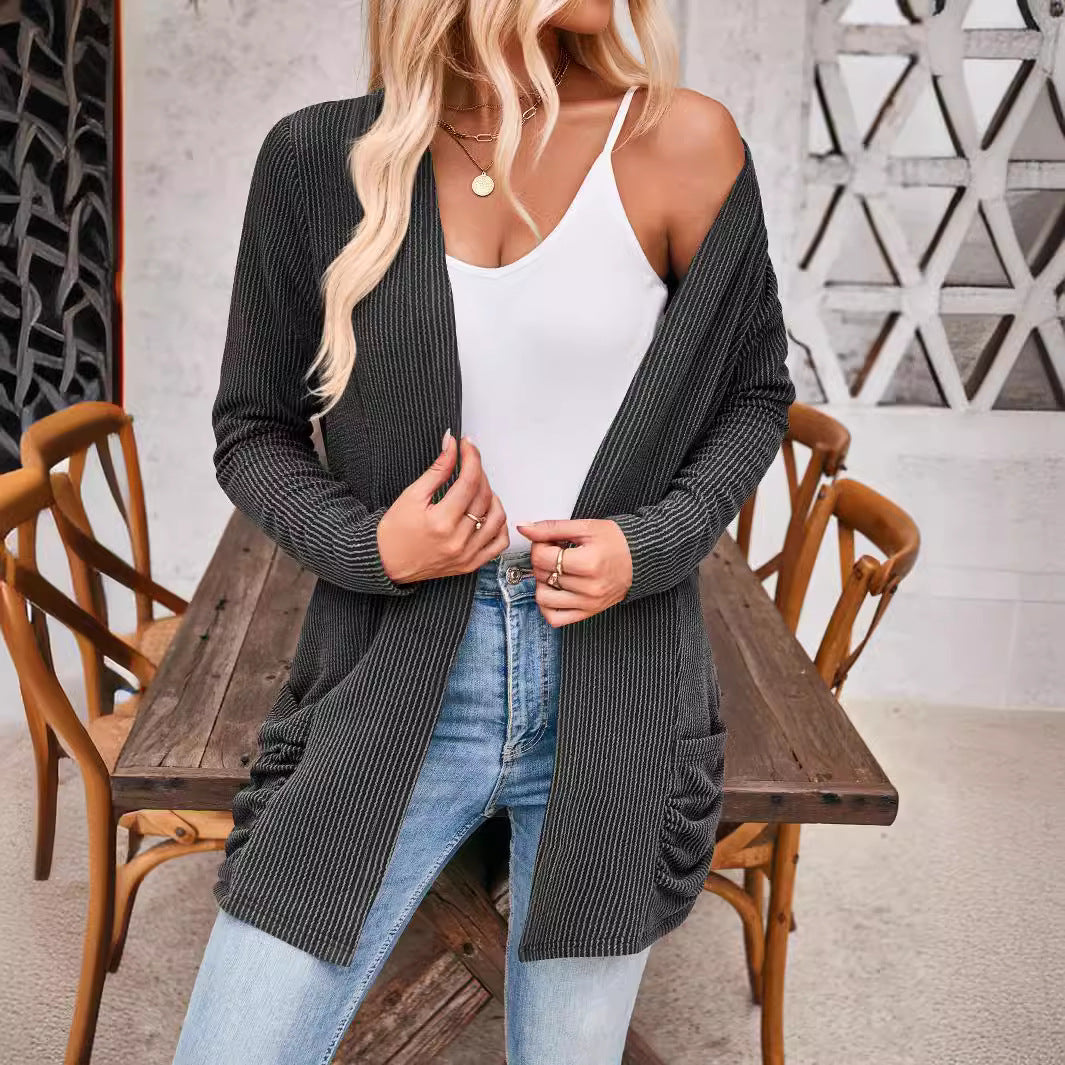 Damen Strickjacke mit Raffung und praktischen Taschen EB