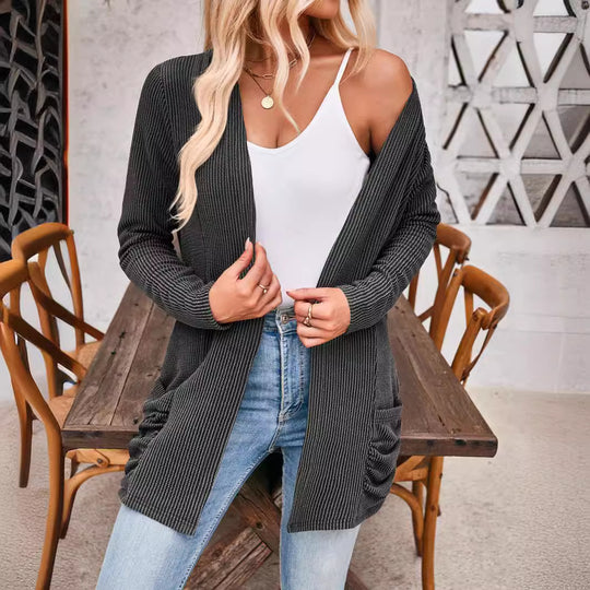 Damen Strickjacke mit Raffung und praktischen Taschen EB