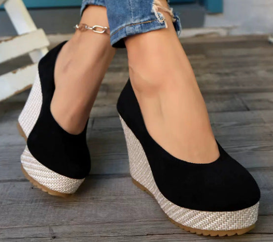 Damen Wedge-Sandaletten mit floralem Design und geschmackvollem Riemen EB