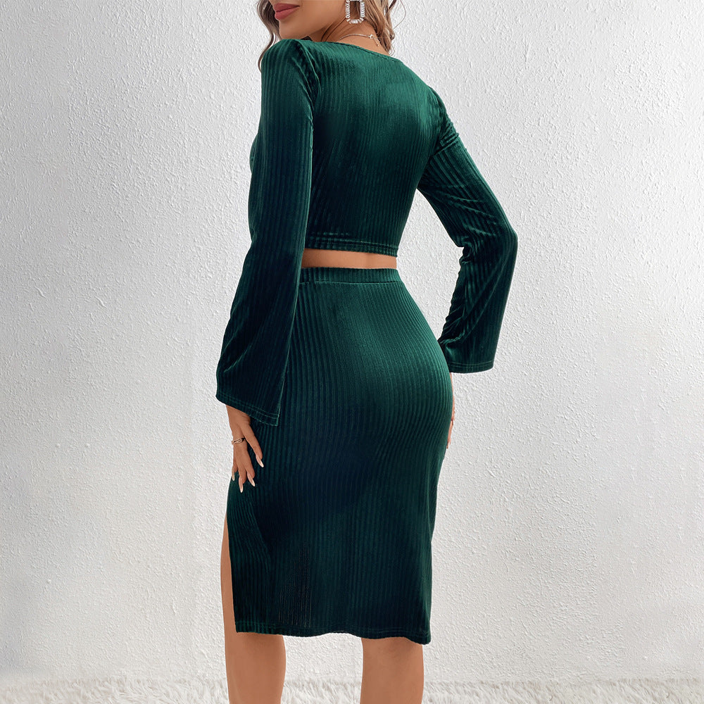 Damen gerafftes Samt-Zweiteiler mit quadratischem Dekolleté Cropped-Top Glockenärmeln und tailliertem Bleistiftrock mit Seitenschlitz Eichborn Berlin
