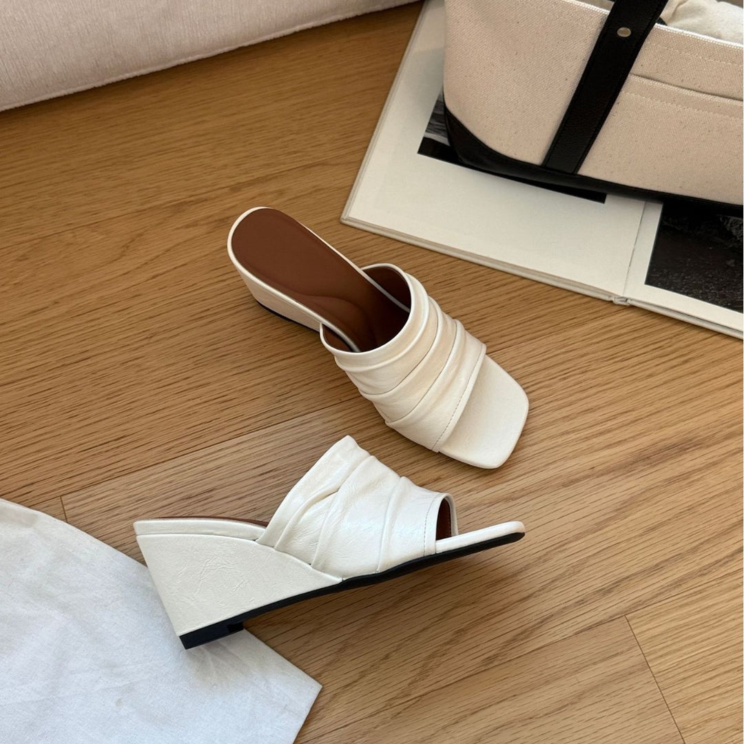 Damen Komfortable Plateau-Sandalen mit geschlossenen Zehen und elegantem Riemen EB
