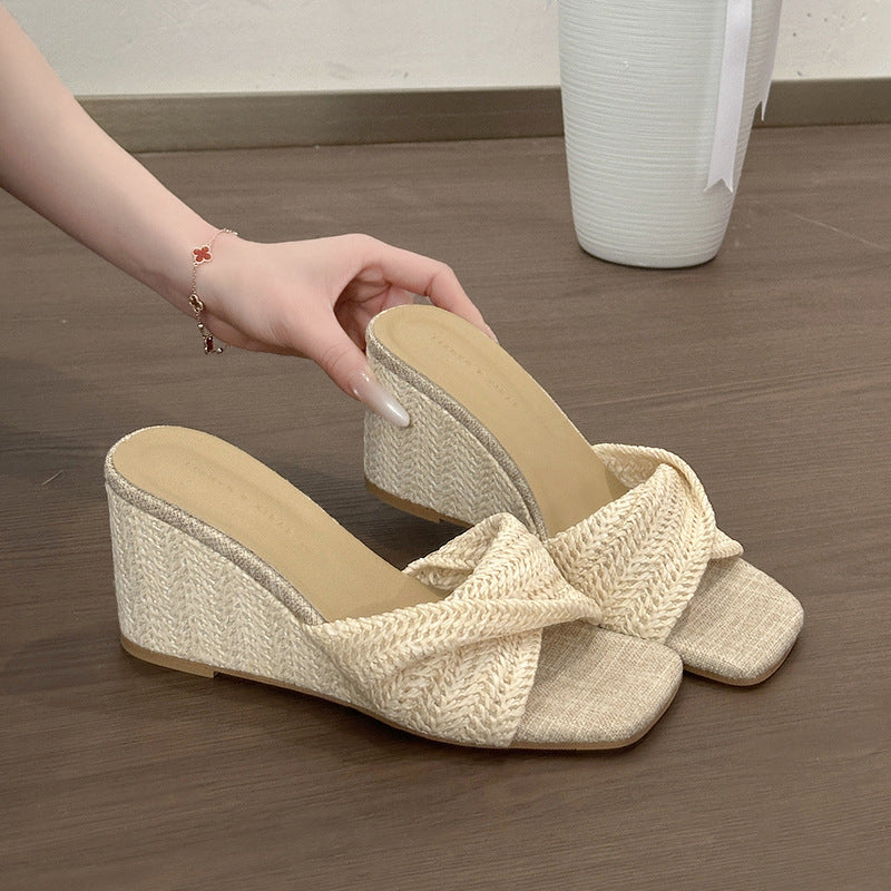 Damen Komfortable Wedge-Pantoletten mit geflochtenem Design EB