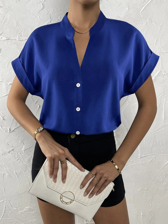 Damen Elegante Kurzarmbluse mit Stehkragen und subtilen Knopfdetails EB