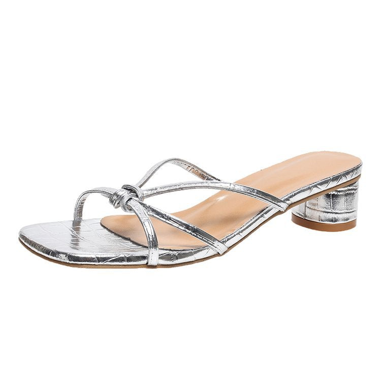 Damen elegante Sandaletten mit metallisch glänzendem Obermaterial und quadratischer Spitze EB