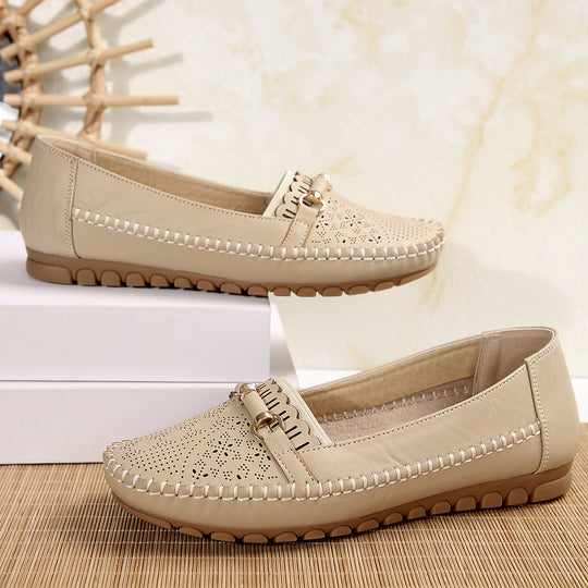 Damen  perforierte Mokassin-Loafer mit gepolstertem Komfortfußbett und dekorativem Metalldetail EB