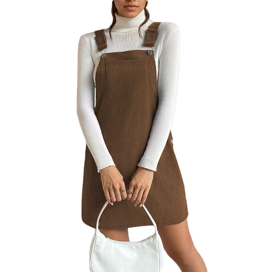 Damen cord-latzkleid mit verstellbaren Trägern, vorne aufgesetzter Brusttasche und A-Linien-Silhouette Eichborn Berlin