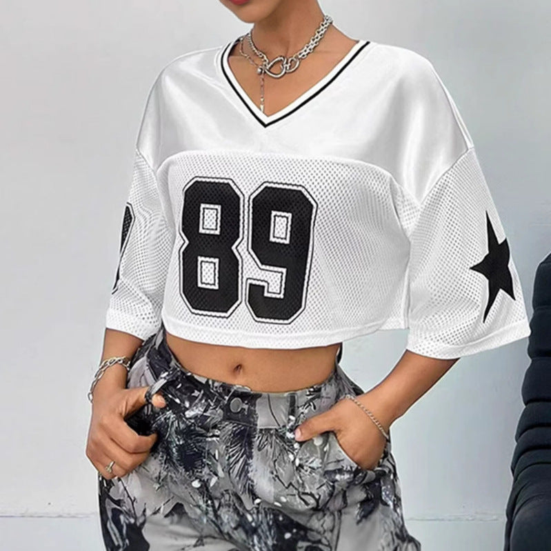 Damen sportliches Crop-Top aus atmungsaktivem Mesh-Material mit Nummer CD-EB