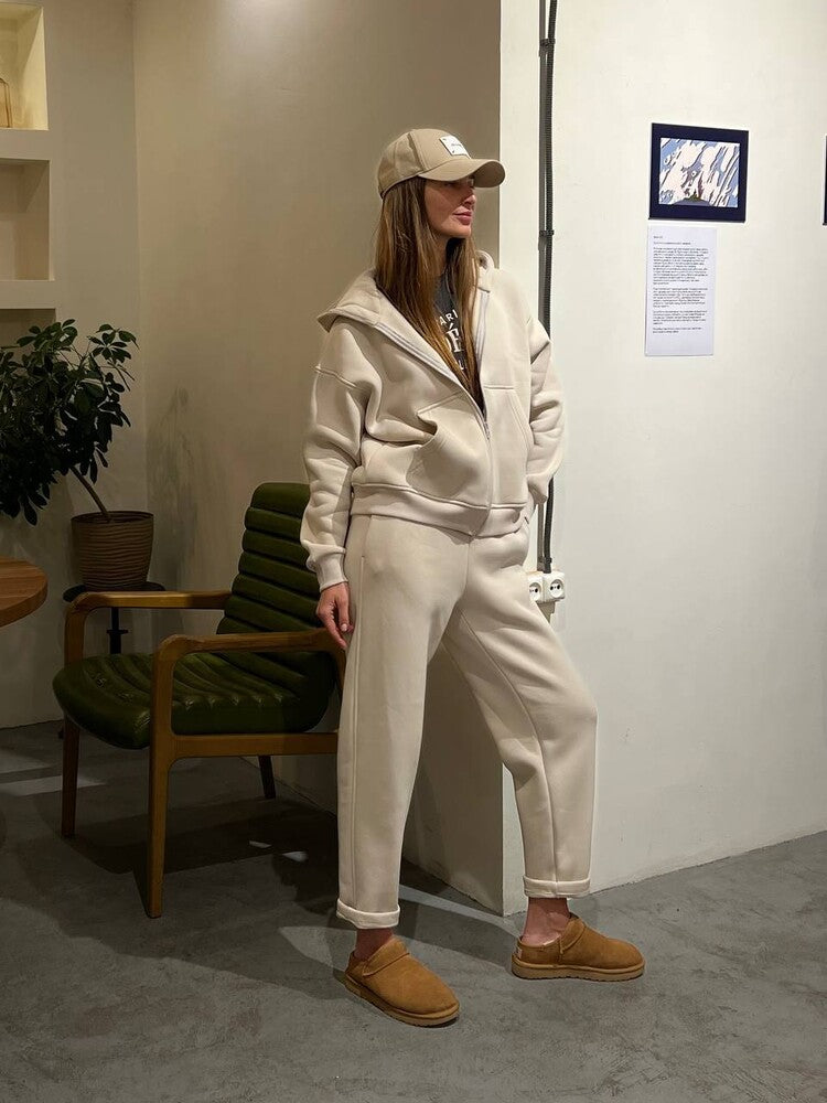Damen lässiges Fleece-Zweiteiler mit Oversize-Kapuzenjacke und tapered Joggerhose Eichborn Berlin