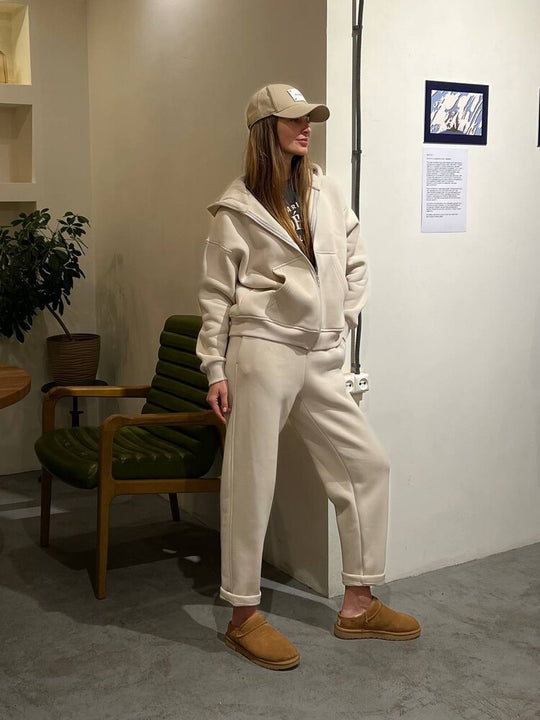 Damen lässiges Fleece-Zweiteiler mit Oversize-Kapuzenjacke und tapered Joggerhose Eichborn Berlin