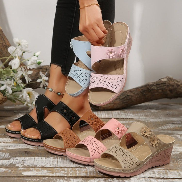 Damen Bequeme Riemensandalen mit floralen Akzenten EB