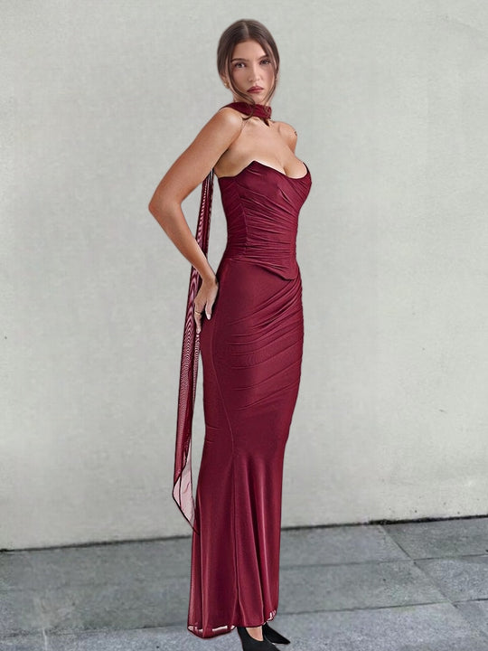 Damen Elegantes Figurbetontes Abendkleid mit Raffiniertem Drapé und Halsschmuck EB