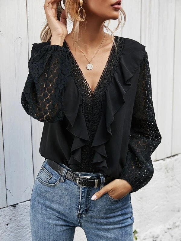 Damen Rüschenbluse mit transparenten Ärmeln und feinen Spitzenakzenten EB