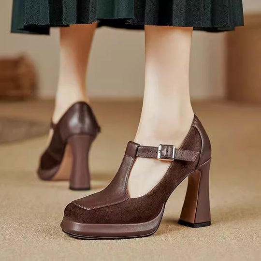 Damen Pumps mit einzigartigem Riemchen-Design und modischem Blockabsatz EB