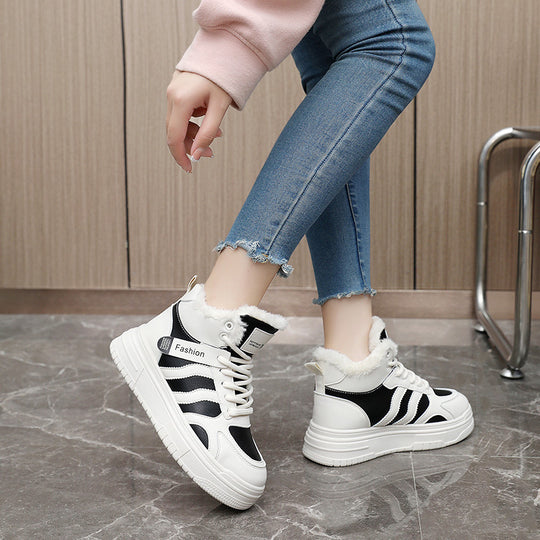 Damen Hochflorige Sneaker aus robustem Kunstleder mit weichem Innenfutter EB