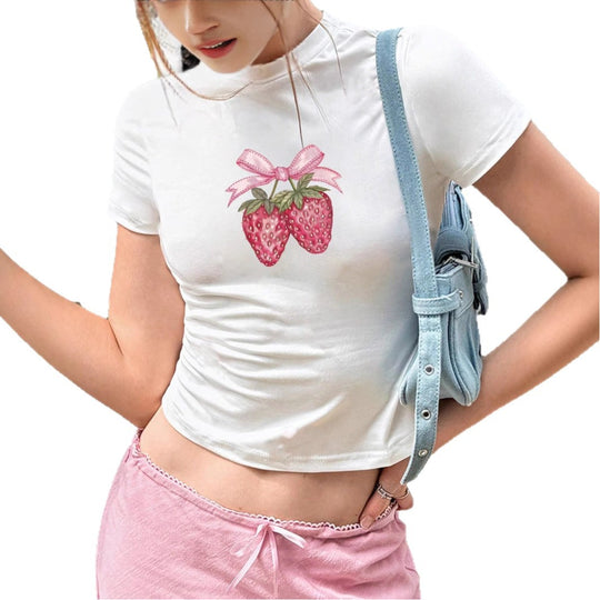 Damen Crop-T-Shirt mit verspieltem Erdbeer-Motiv und elegantem Halsabschluss EB
