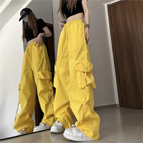 Damen Cargo-Hose im urbanen Stil mit weitem Schnitt und praktischen Seitentaschen EB