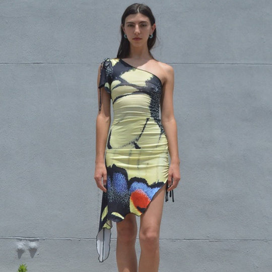 Damen asymmetrisches Minikleid mit Rüschendetails und einseitigem Träger EB
