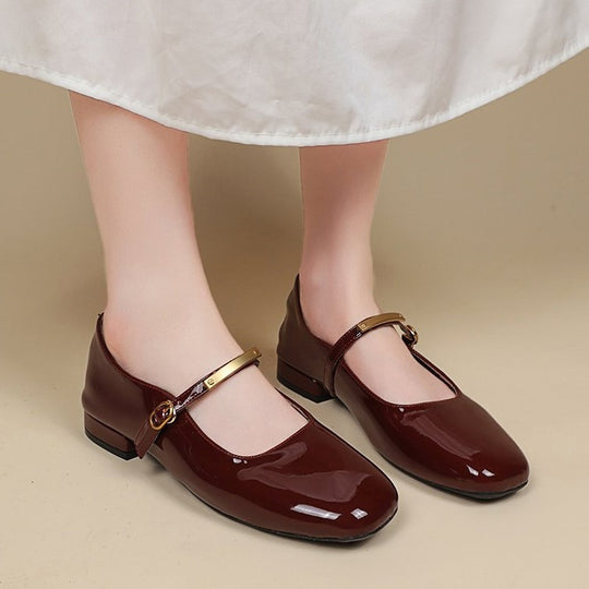 Damen Lackleder Ballerinas mit verstellbarem Riemen und goldener Schnalle EB
