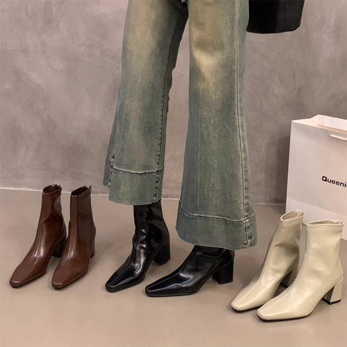 Damen Stiefeletten mit elegantem Blockabsatz und spitzem Schnitt EB