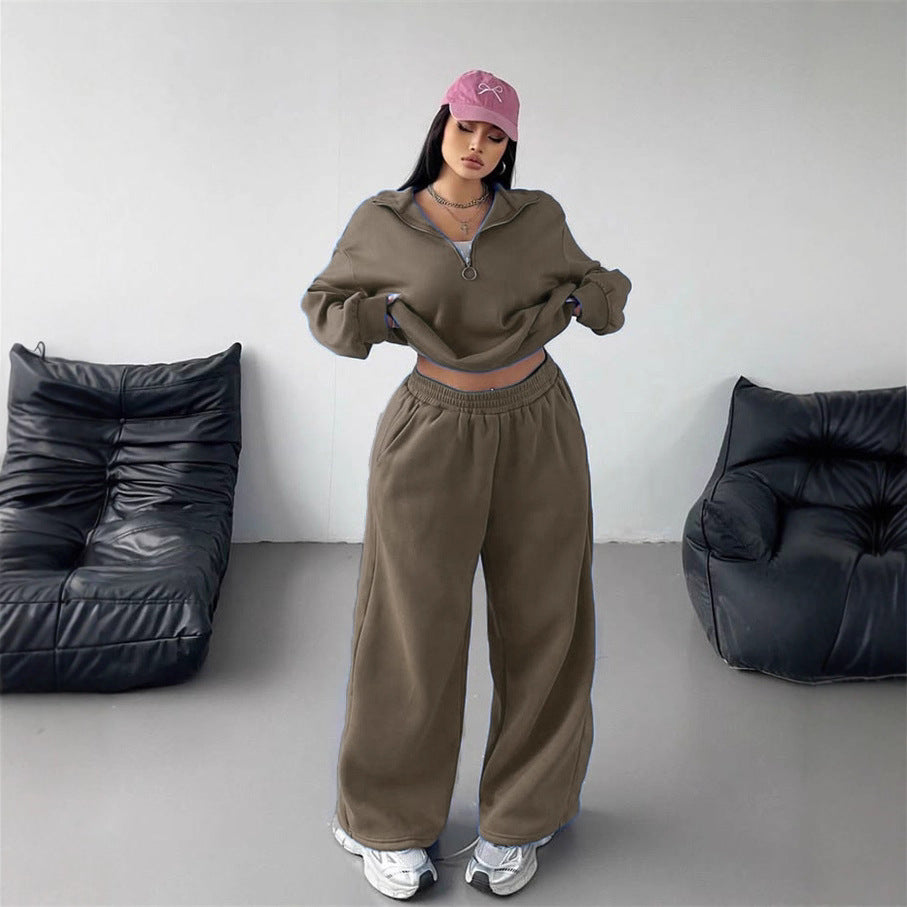 Damen Samt-Cropped-Ziphoodie und weit geschnittene High-Waist Palazzo-Jogginghose Eichborn Berlin