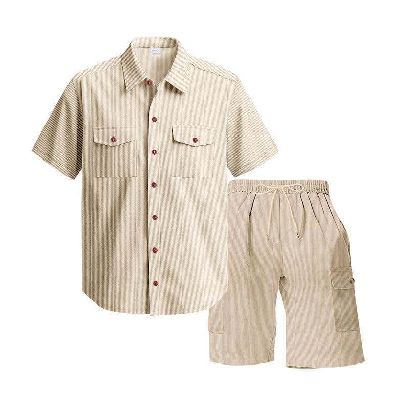 Herren komfortables Freizeitoutfit mit Kurzarmhemd und lockeren Shorts EB