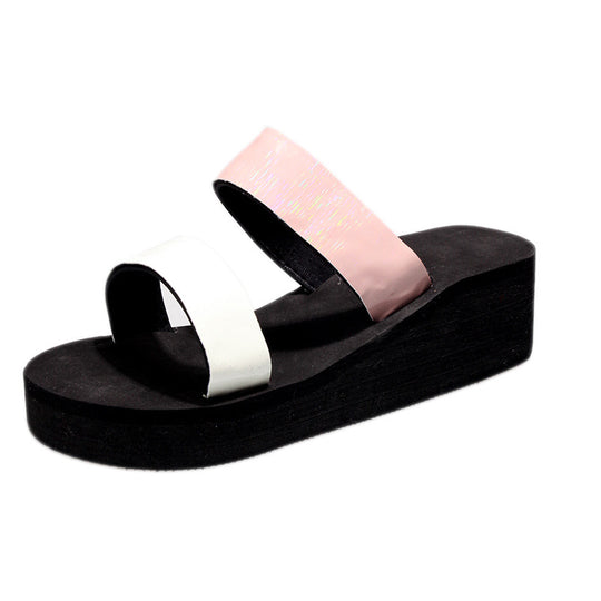 Damen Riemensandalen mit glänzenden Akzenten und komfortablem Plateau EB