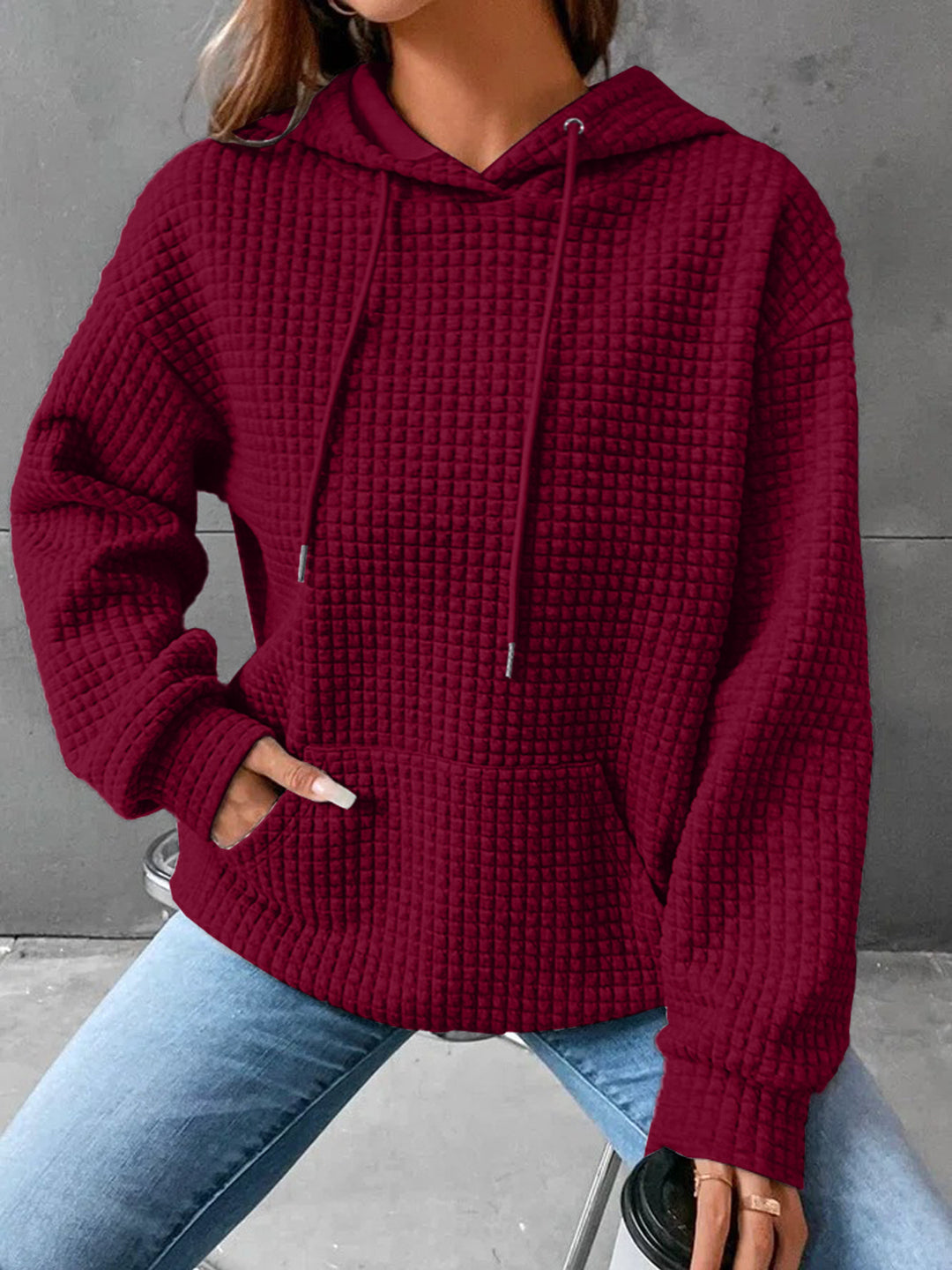 Damen stylischer Hoodie mit strukturiertem Material und Kängurutasche EB