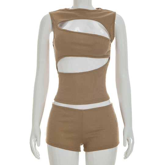 Damen modisches Oberteil mit angeschnittenen Details und passenden Shorts EB