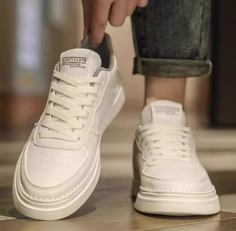 Unisex minimalistische Lederoptik Plateau-Sneaker mit gepolstertem Fersenkragen und stoßdämpfender Leichtsohle EB