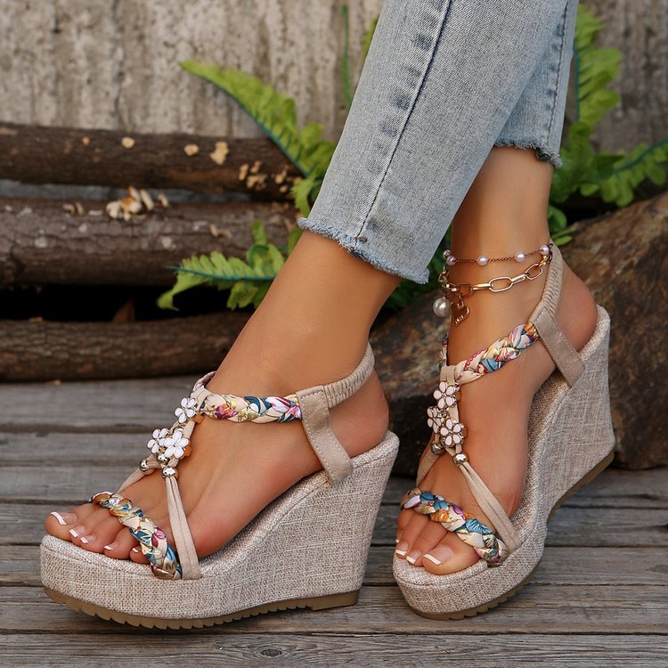 Damen Wedge-Sandalen mit floralem Detail und rutschfester Sohle EB