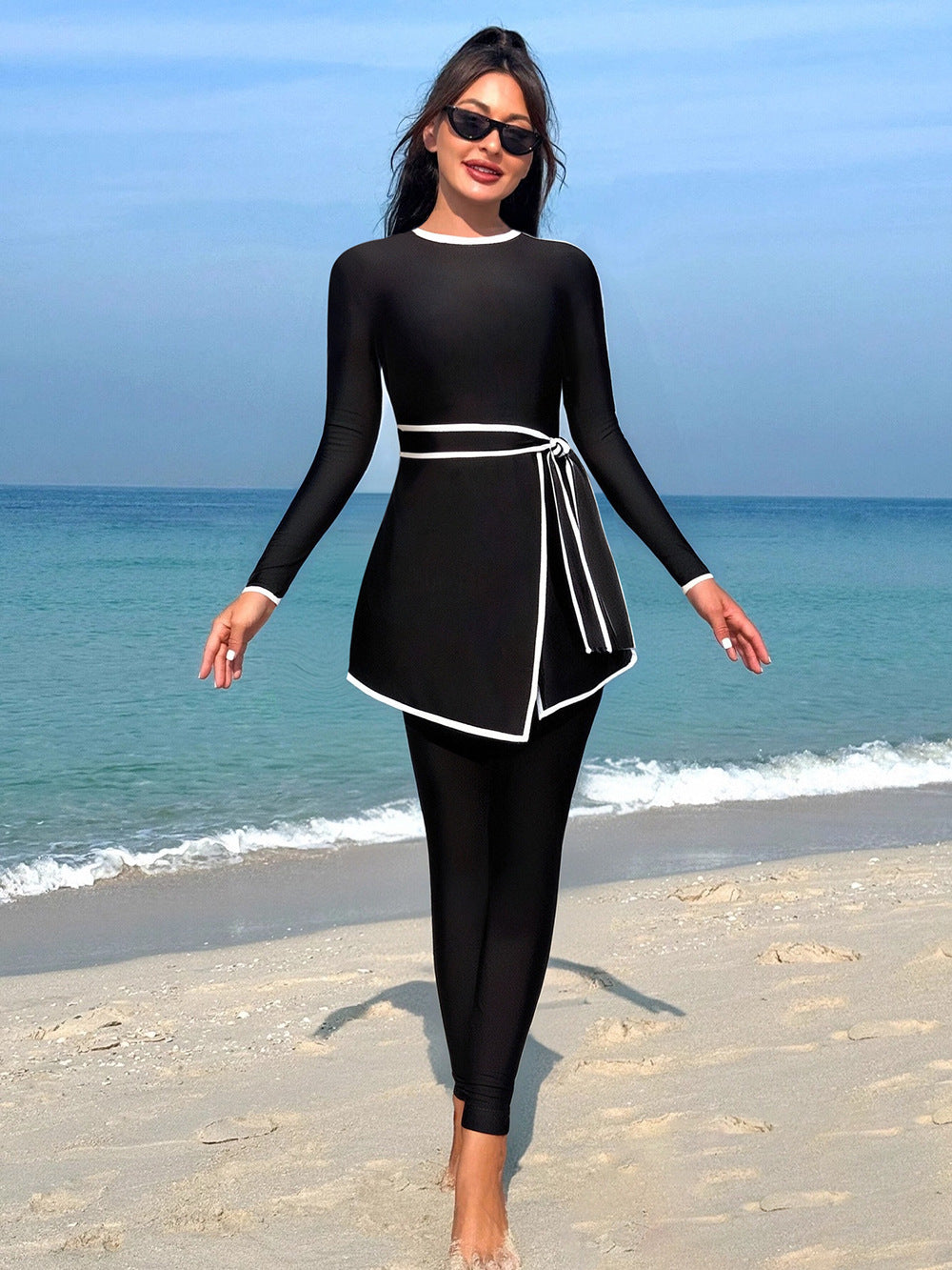 Damen modischer Sportanzug mit Wickeldesign und UV-Schutz EB