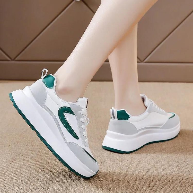 Damen Komfort-Sneaker mit dicker Plateausohle und trendigem Design EB