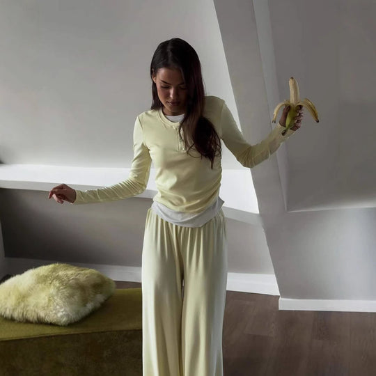 Damen Loungewear-Set aus weichem Modal mit Henley-Knopfleiste und weitem High-Waist Jogger EB