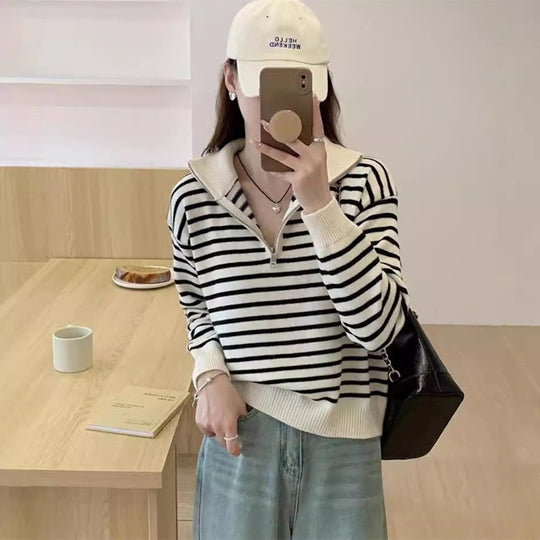 Damen Strickpullover mit kurzem Reißverschluss und modischem Streifenmuster EB