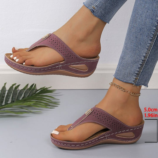 Damen Zehentrenner-Sandalen mit eleganter Perforation und modischem Akzent EB