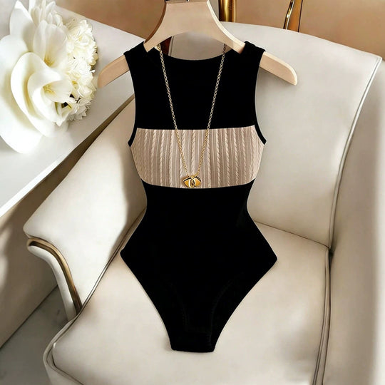 Damen Hochgeschnittener Badeanzug mit elegantem, rippierten Oberteil EB