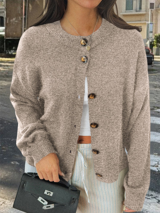 Damen nan kuscheliger Oversize-Strickcardigan mit Hornknopf-Leiste und Rundhalsausschnitt EB