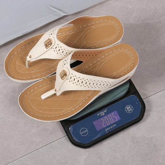 Damen Zehentrenner-Sandalen mit eleganter Perforation und modischem Akzent EB