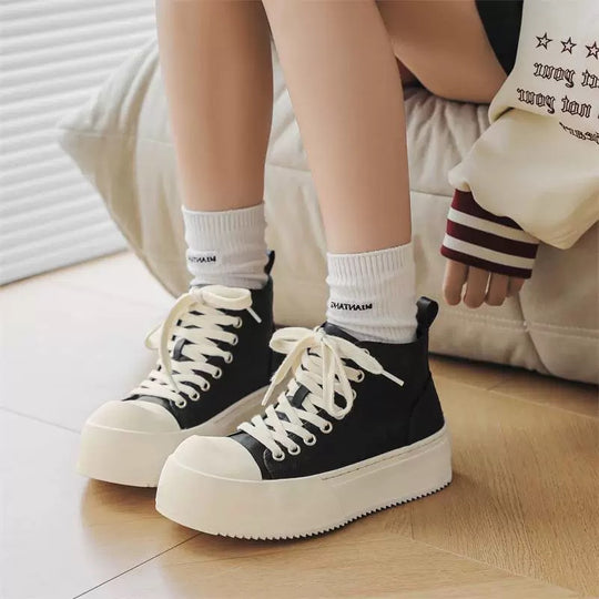 Damen Hohe Plateausneaker mit robustem Profil und sportlichem Design EB