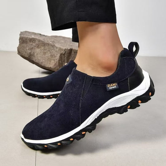 Herren  robuste Slip-On-Sneaker aus Velourslederoptik mit elastischen Einsätzen und profilierter Gummilaufsohle EB