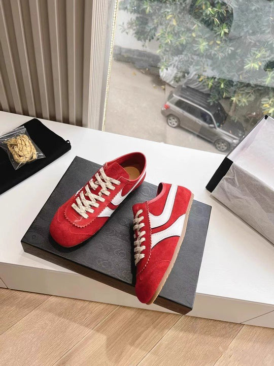 Damen Sneaker aus hochwertigem Wildleder mit trendigem Design und robustem Sohlenprofil EB