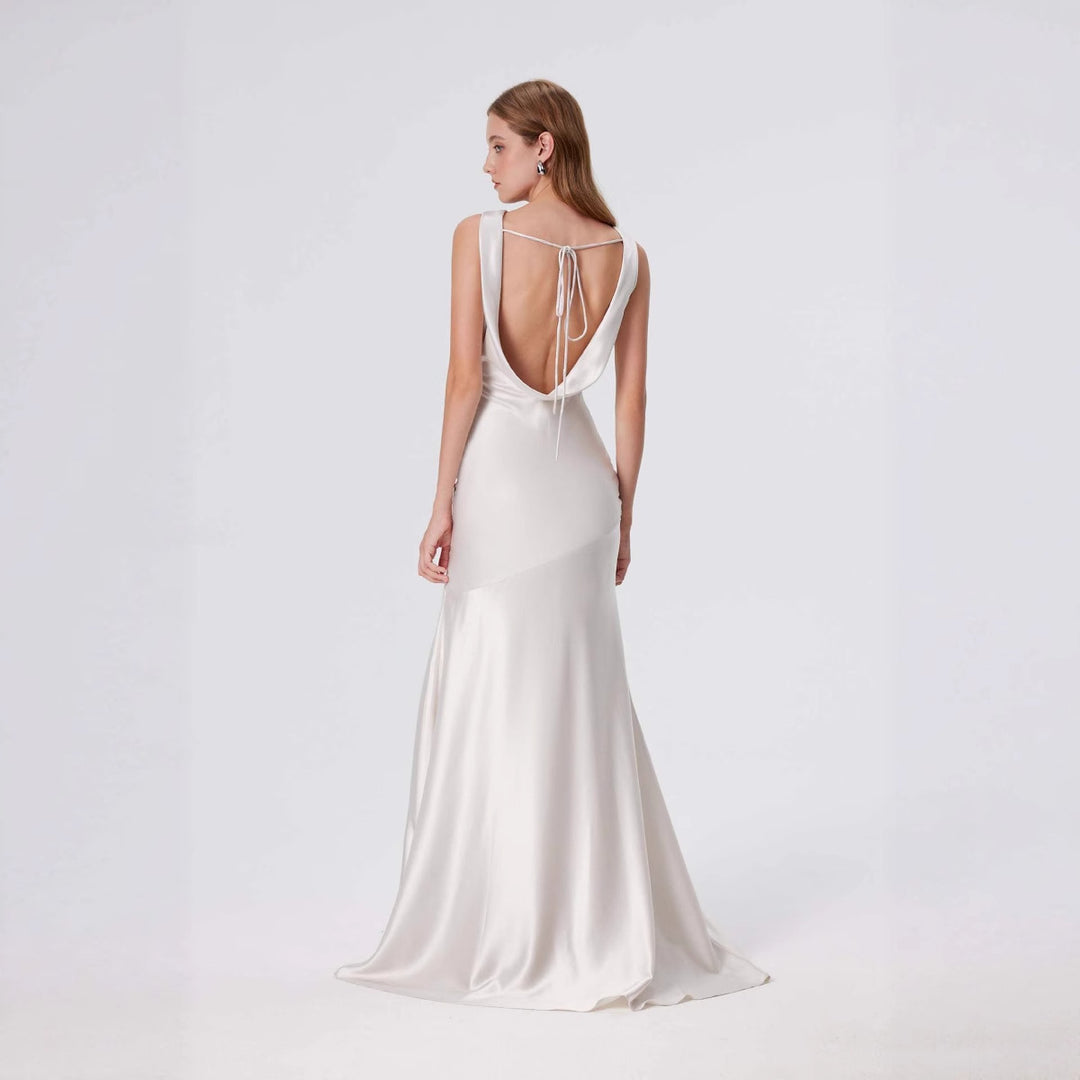 Damen elegantes Abendkleid mit fließendem Satin und raffiniertem Ausschnitt EB