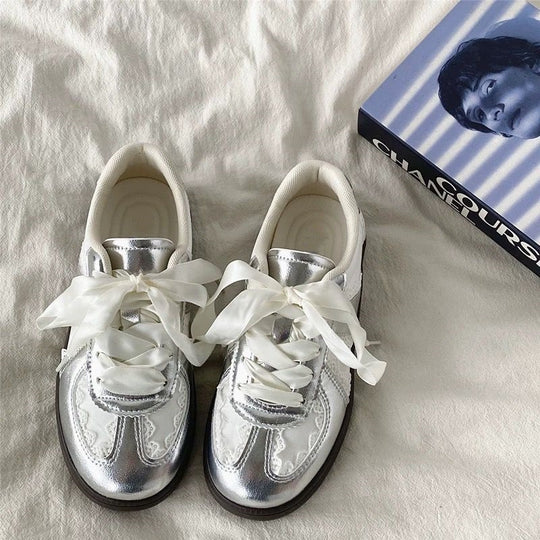 Damen Modische Sneaker mit luxuriösem Spitzen-Design und auffälligen Schleifen EB