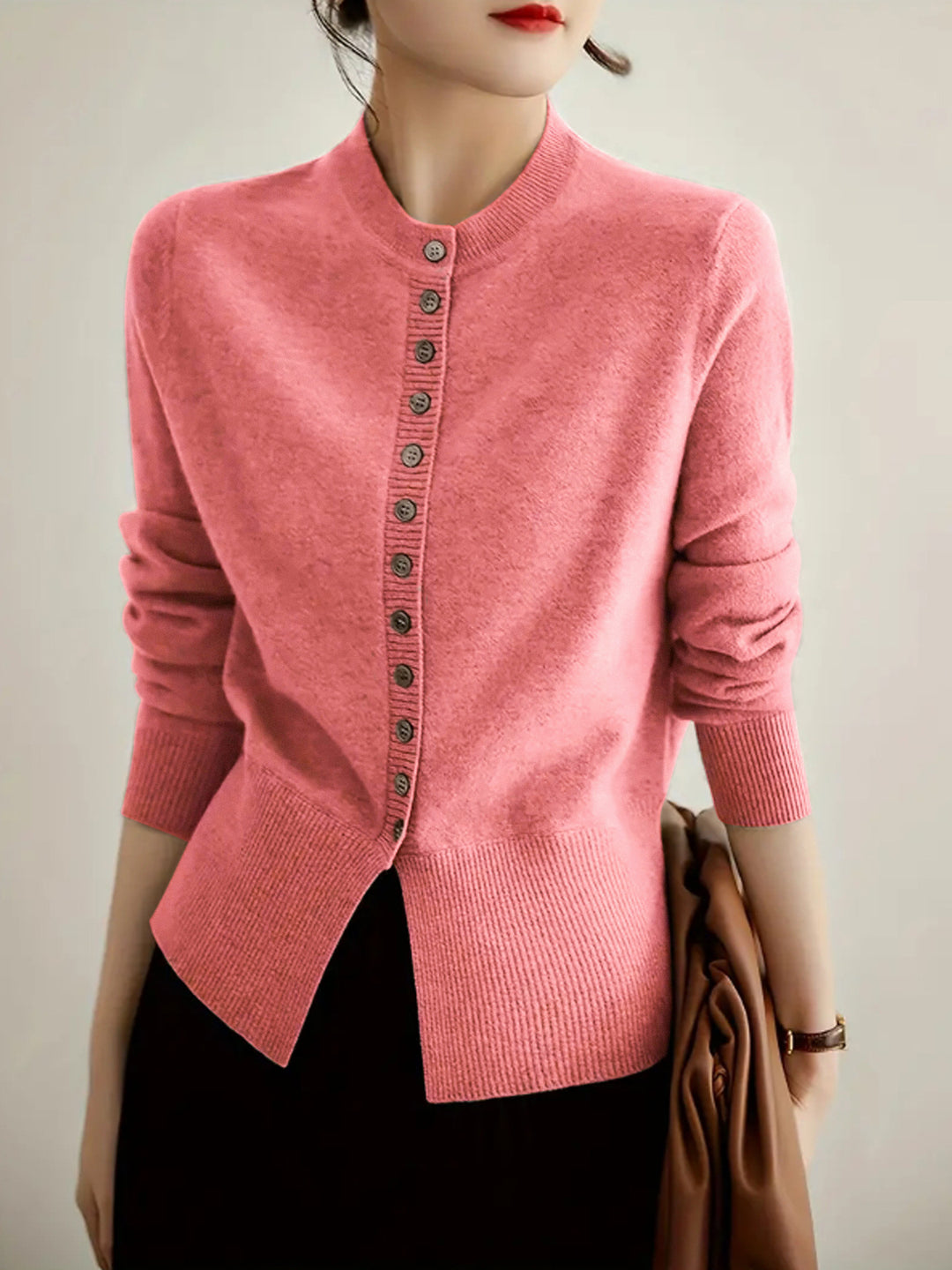 Damen modische Strickjacke mit Knopfleiste und Rippstrickdetails EB