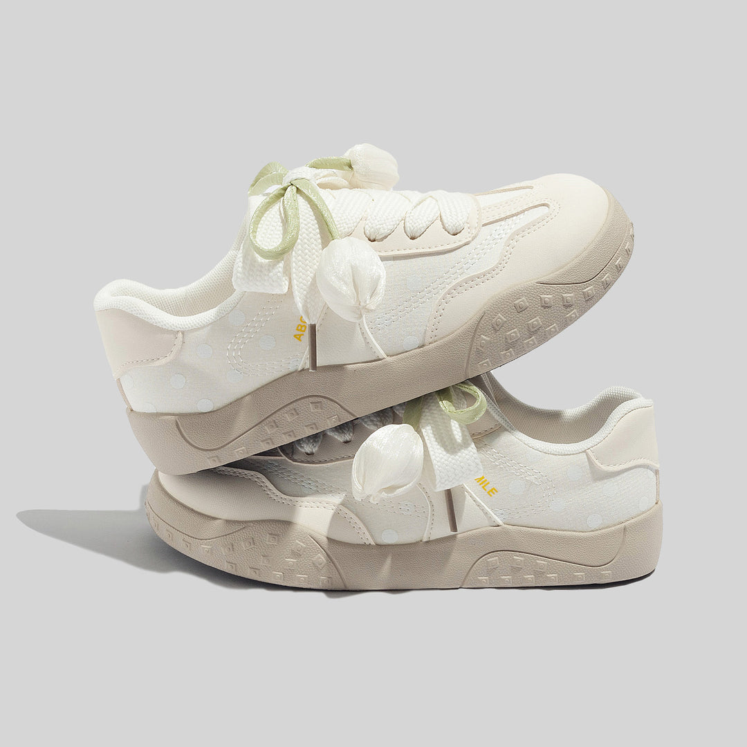 Damen Freizeit Sneakers mit leichtem Punktemuster und verspielten Schleifen EB