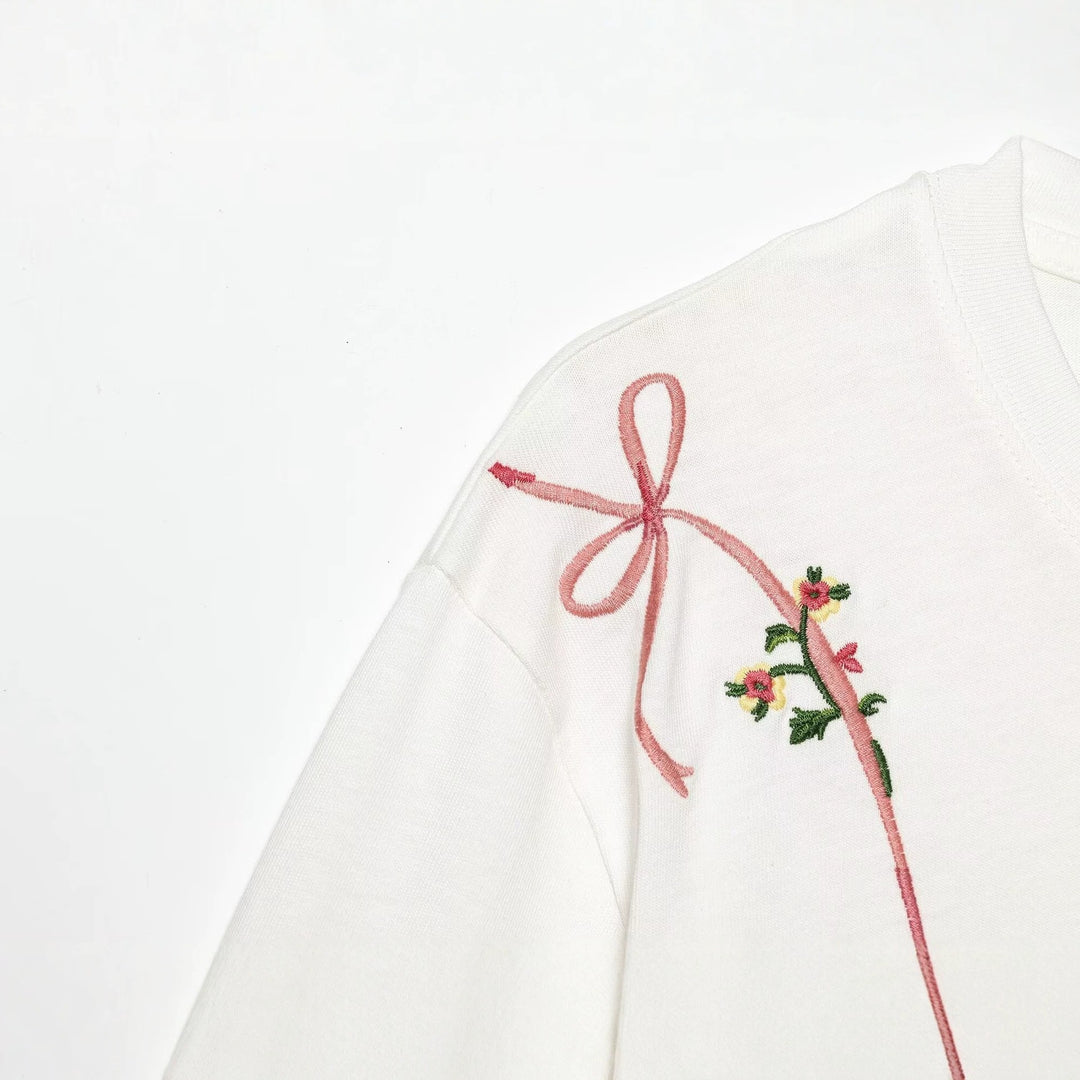 Damen T-Shirt mit feiner Stickerei und einzigartigen Drucken EB