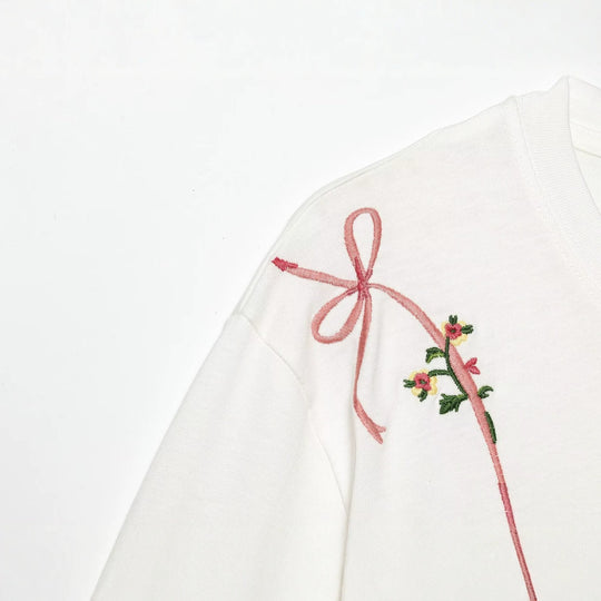 Damen T-Shirt mit feiner Stickerei und einzigartigen Drucken EB
