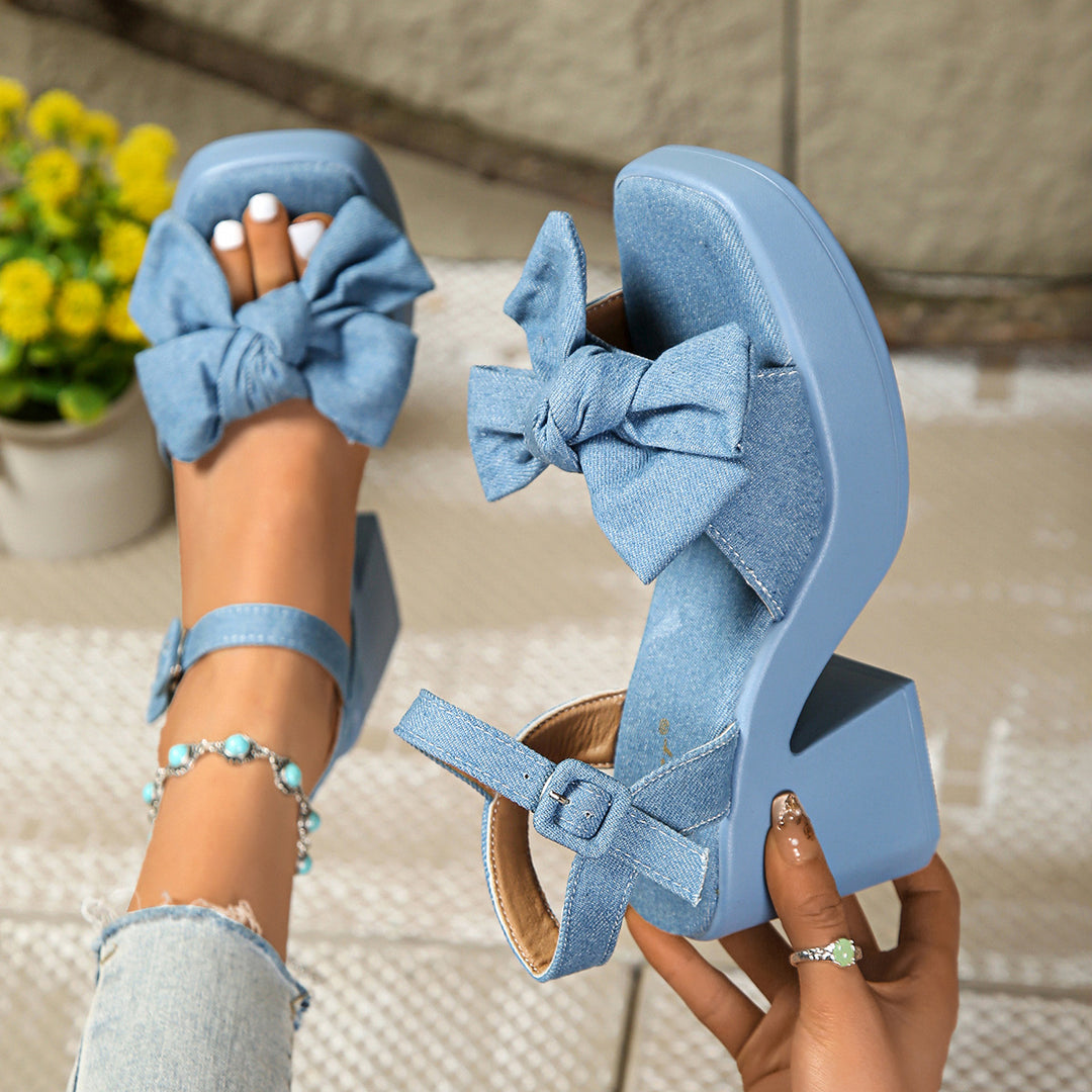 Damen Plattform-Sandalen mit verspieltem Schleifen-Detail und robustem Blockabsatz EB
