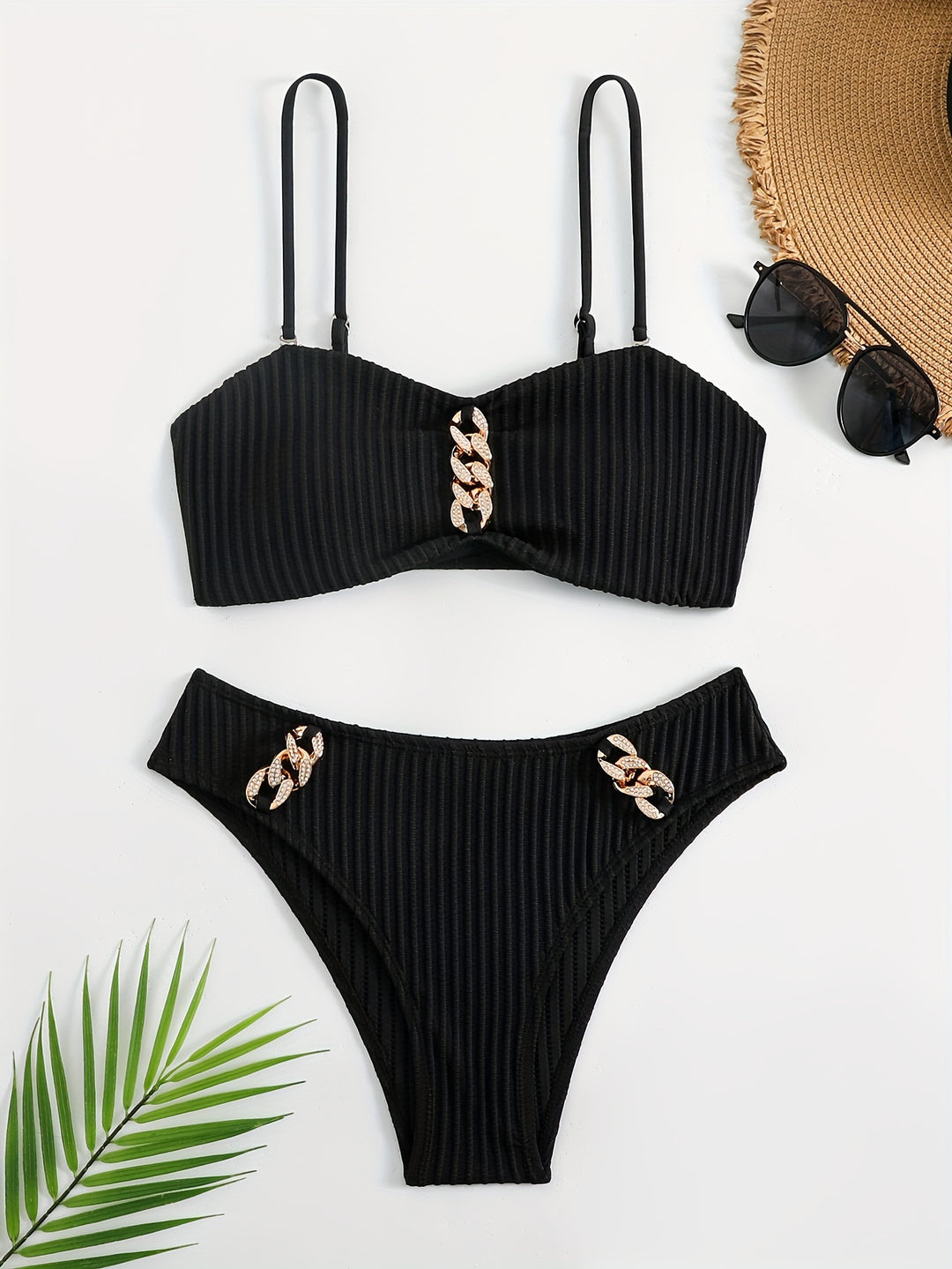 Damen Bikini Set mit elegantem Rüschen-Detail und modischen Kettenakzenten EB