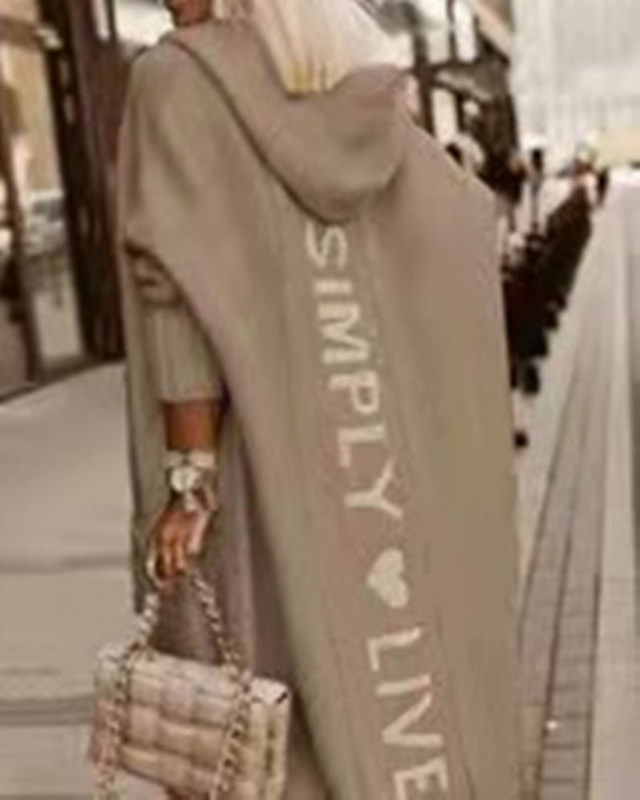 Damen Oversized Strickmantel mit Hoodie und auffälligem Schriftzug EB